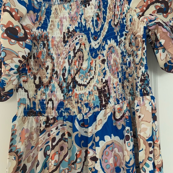 Long print dress with elastic bodice and cap elastic sleeve. - Picture 2 of 3